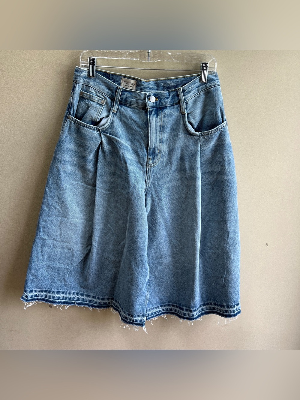 NEW Pilcro Anthropologie Pleated Culotte Mid-Rise Wide-Leg Denim Shorts Sz 30 - Picture 3 of 12